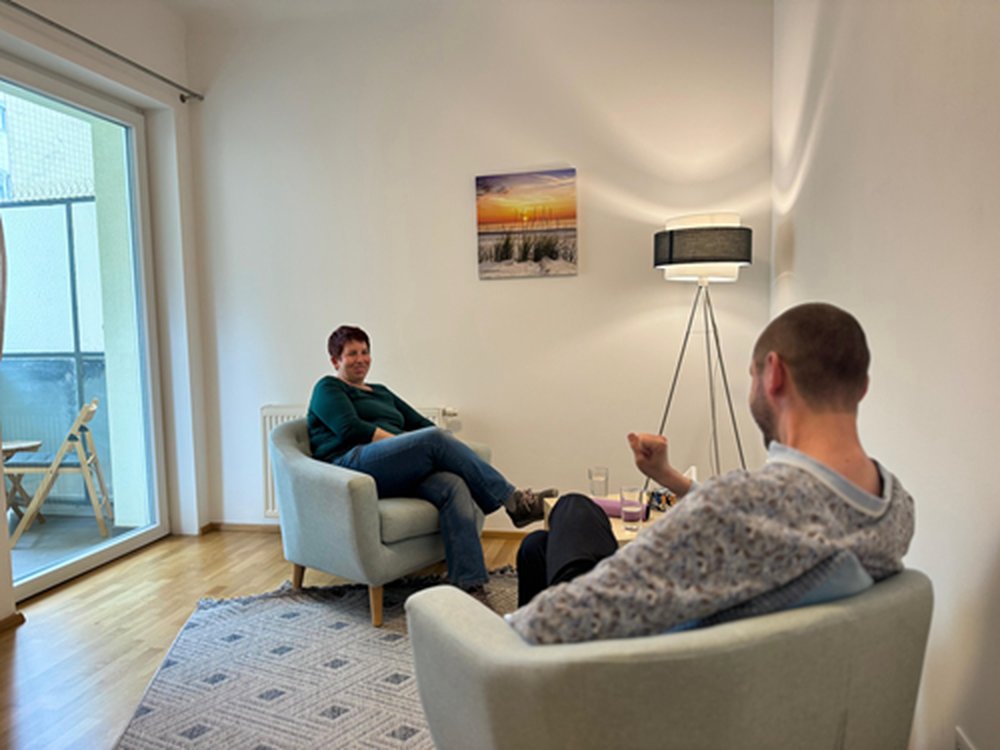 Coaching-Situation in der Praxis: zwei Menschen im Gespräch